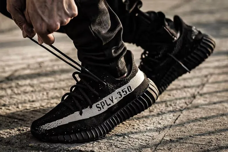 Adidas Yeezy Boost 350 V2 Core Black White (2016/2022)