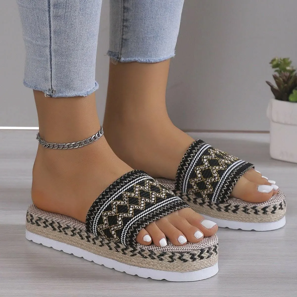 Chic open toe platform sandals