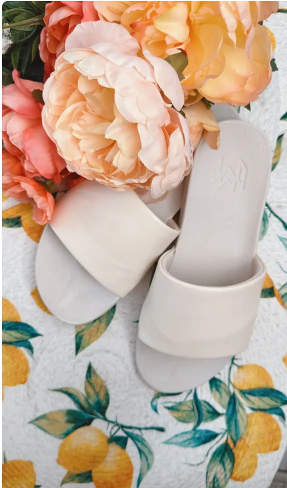 Malvados Slaya in Pina White
