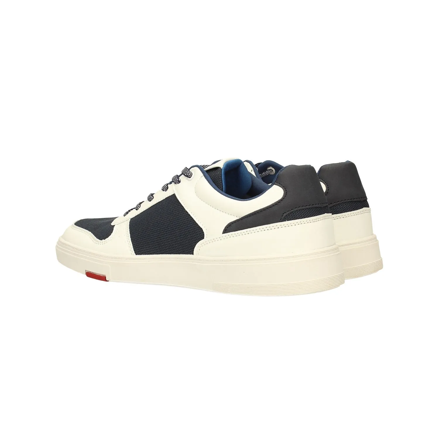 Sneakers traforate. sottopiede in Memory.