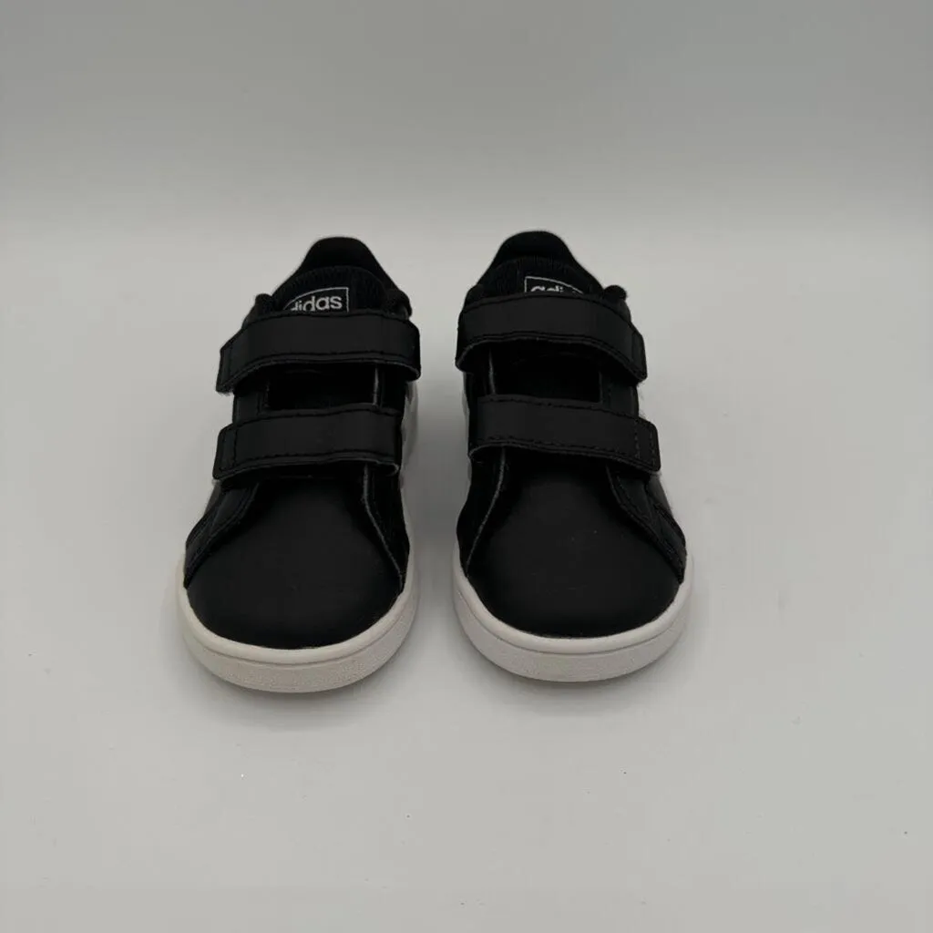 Velcro Sneakers / White Stripes